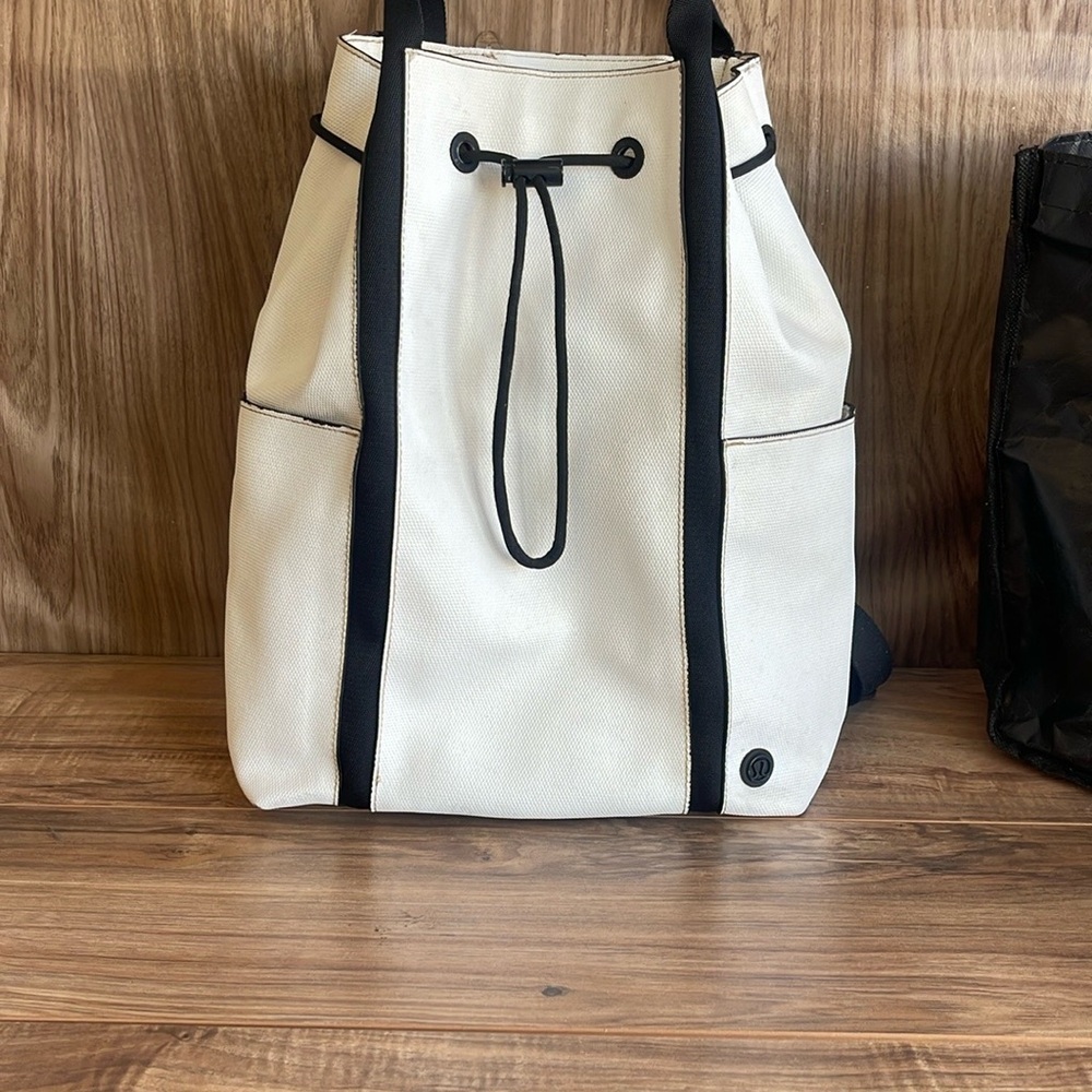Pre-owned lululemon White and Black Women's Backpack - Picture 3 of 16